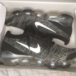 Grey vapormax flynits